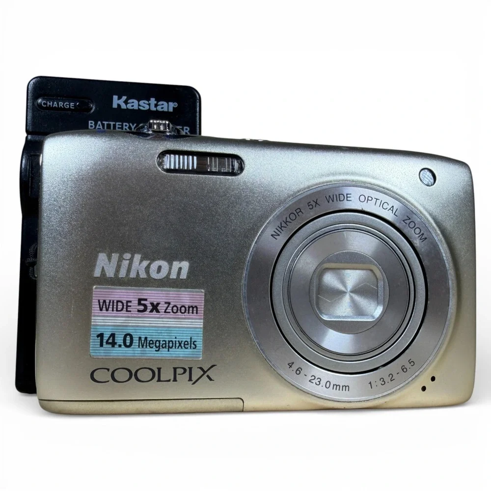 Nikon Coolpix S3100 14.0MP Digital Camera Bundle Silver w/ Charger + Battery EUC